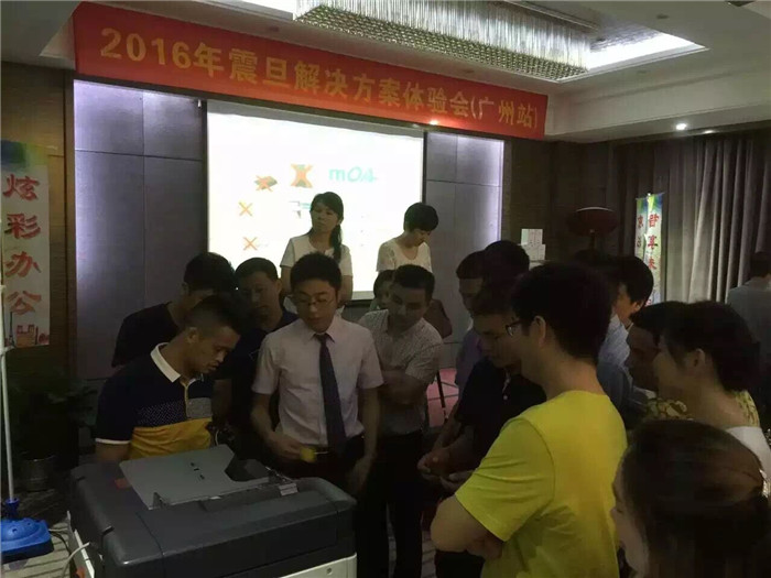 震旦” 炫彩辦公 智享未來(lái)”辦公解決方案體驗(yàn)會(huì)廣州站，ADC307復(fù)印機(jī)體驗(yàn)區(qū)，產(chǎn)品迎合市場(chǎng)需求,受到來(lái)賓的熱情追捧!-科頤辦公分享